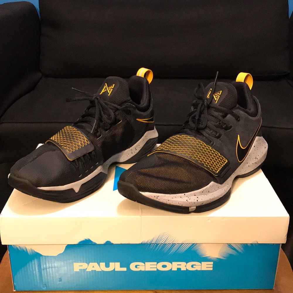 PG 1 “black/university gold”